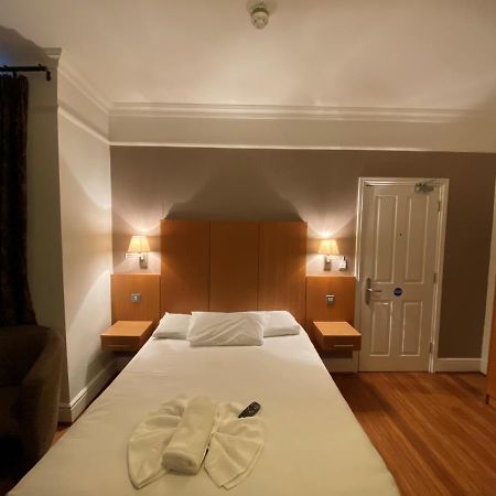 Buckingham Hotel High Wycombe Bagian luar foto