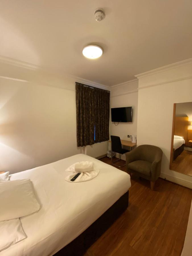 Buckingham Hotel High Wycombe Bagian luar foto