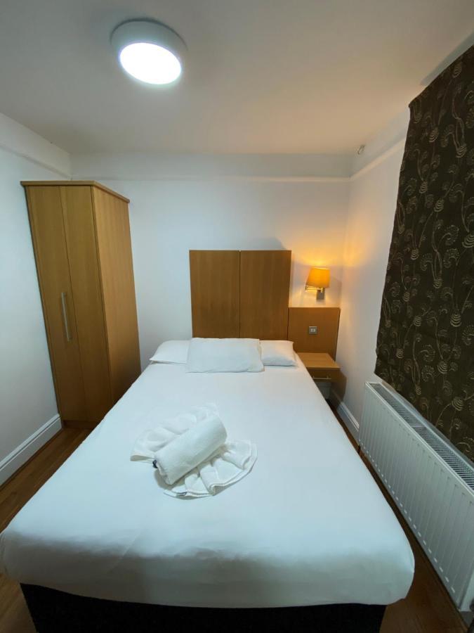 Buckingham Hotel High Wycombe Bagian luar foto