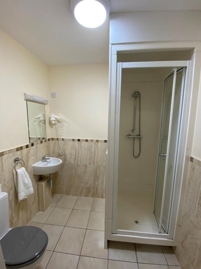 Buckingham Hotel High Wycombe Bagian luar foto