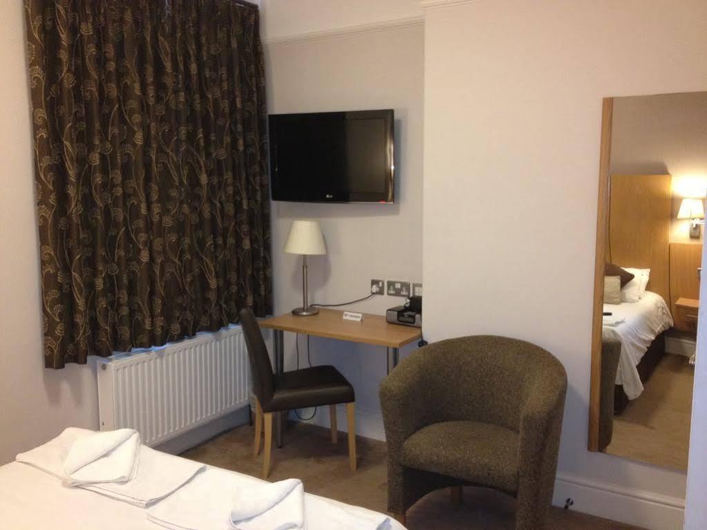Buckingham Hotel High Wycombe Bagian luar foto