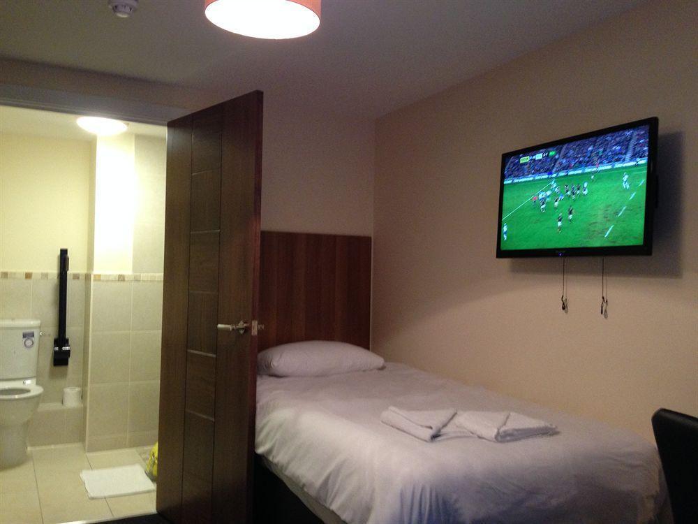Buckingham Hotel High Wycombe Bagian luar foto