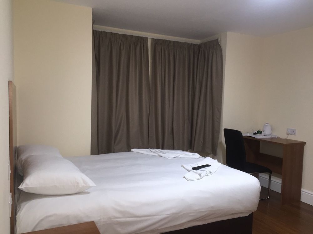 Buckingham Hotel High Wycombe Bagian luar foto