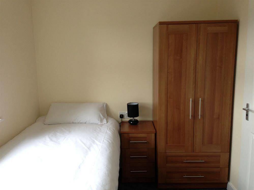 Buckingham Hotel High Wycombe Bagian luar foto
