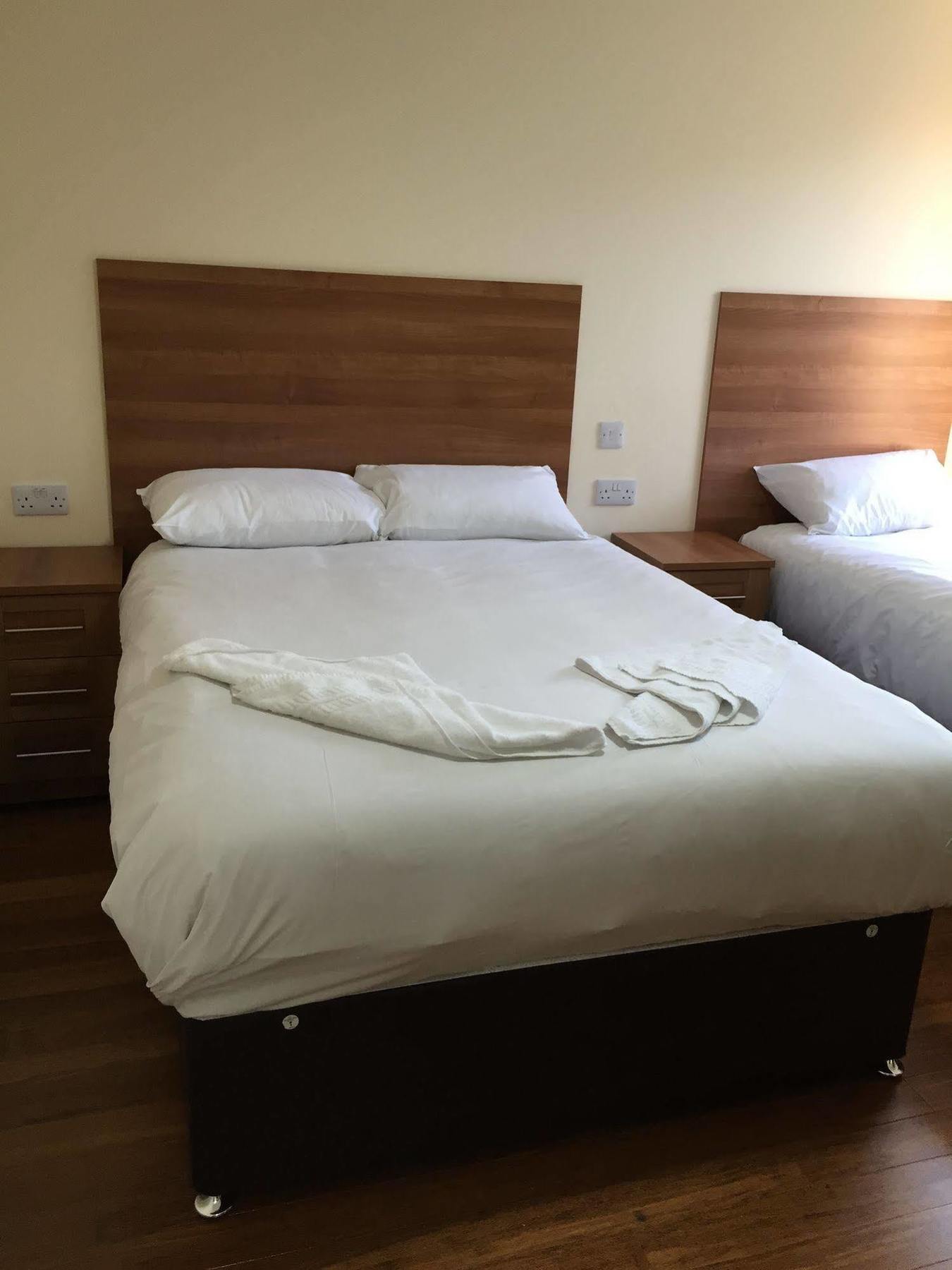 Buckingham Hotel High Wycombe Bagian luar foto
