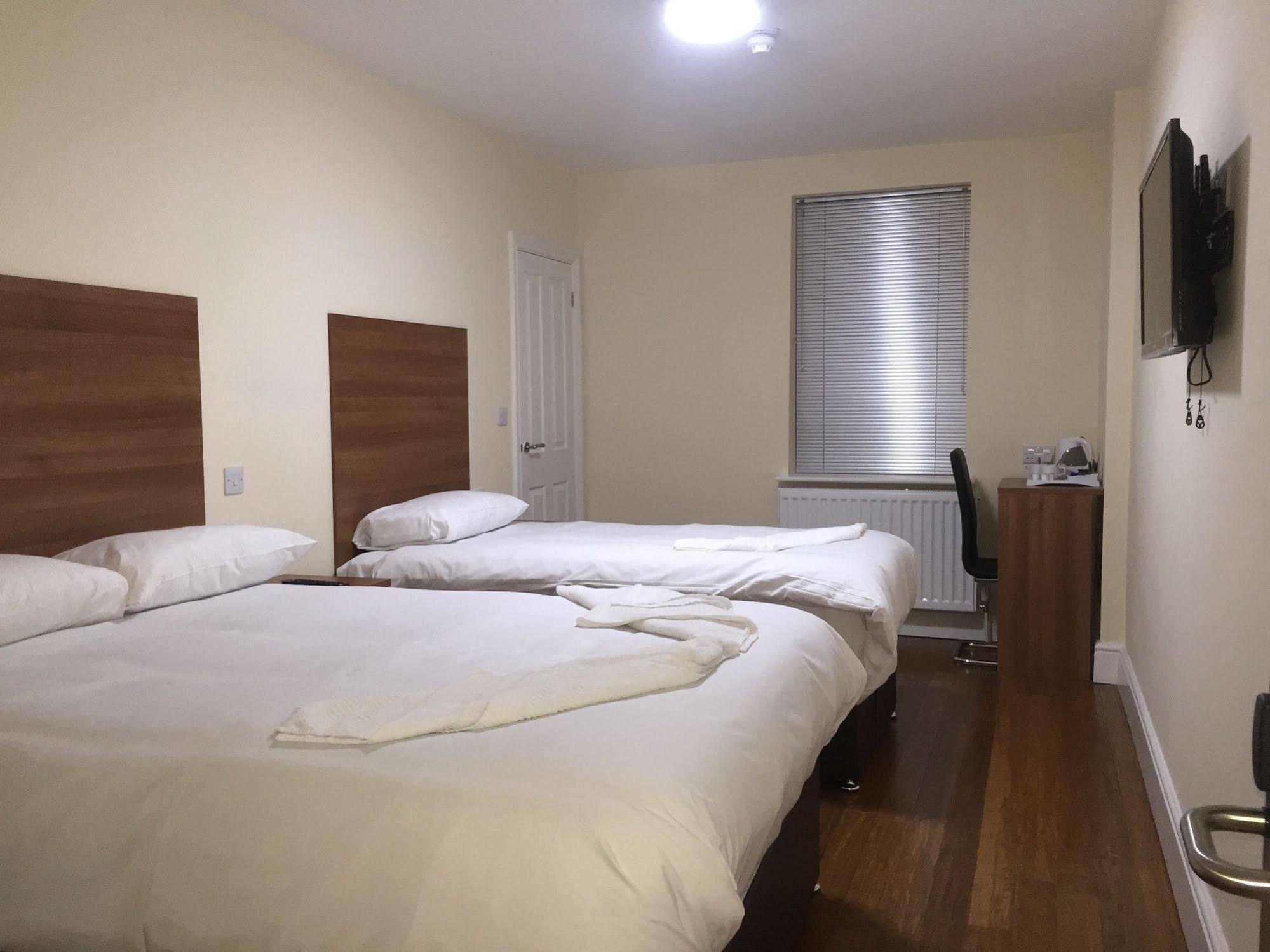 Buckingham Hotel High Wycombe Bagian luar foto